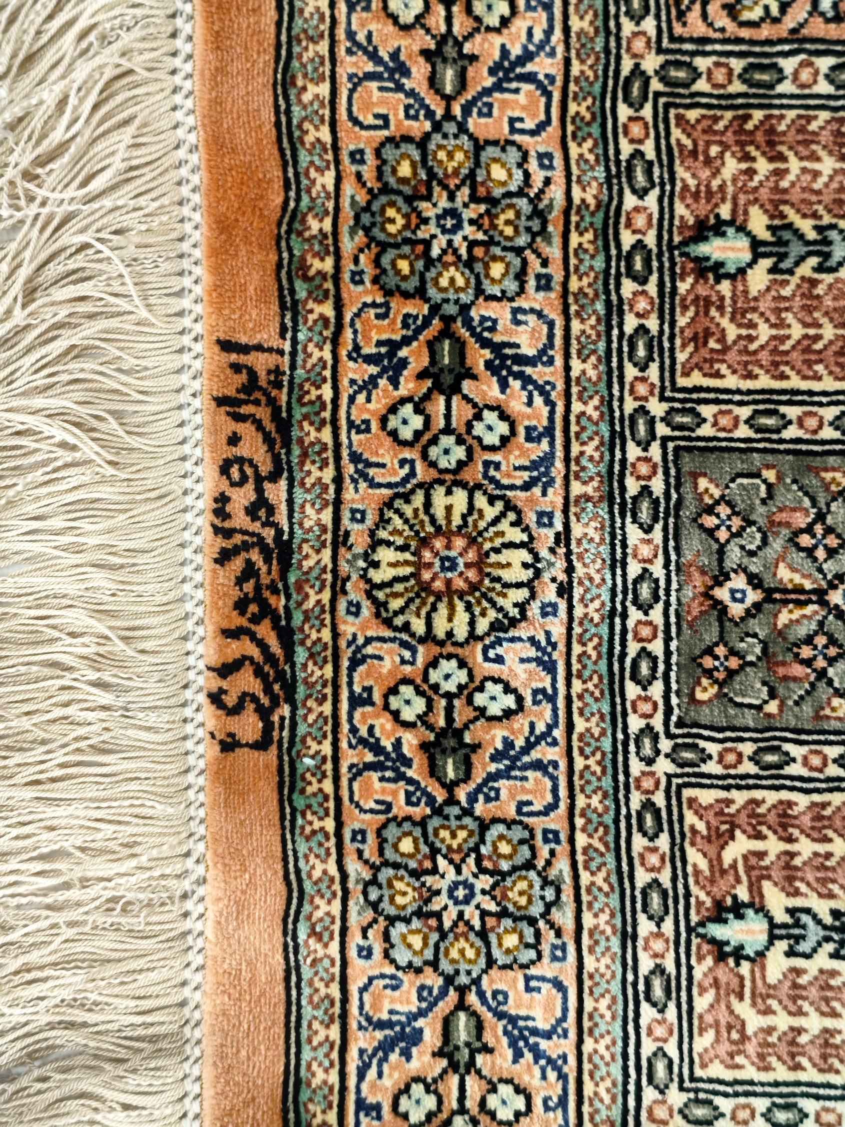 Ghom Silk Royal