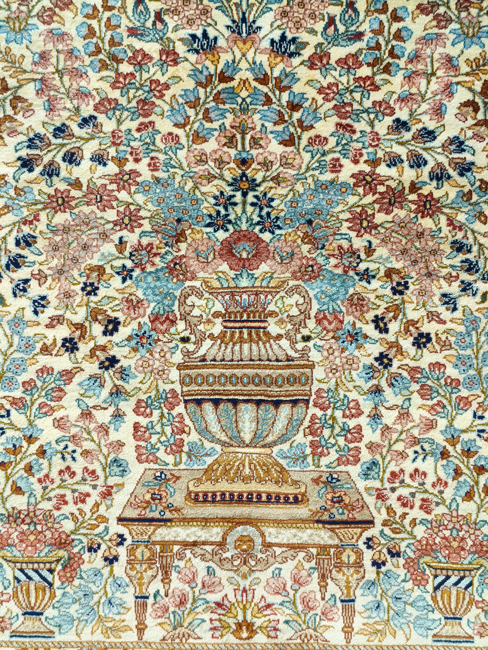 Ghom Silk Royal