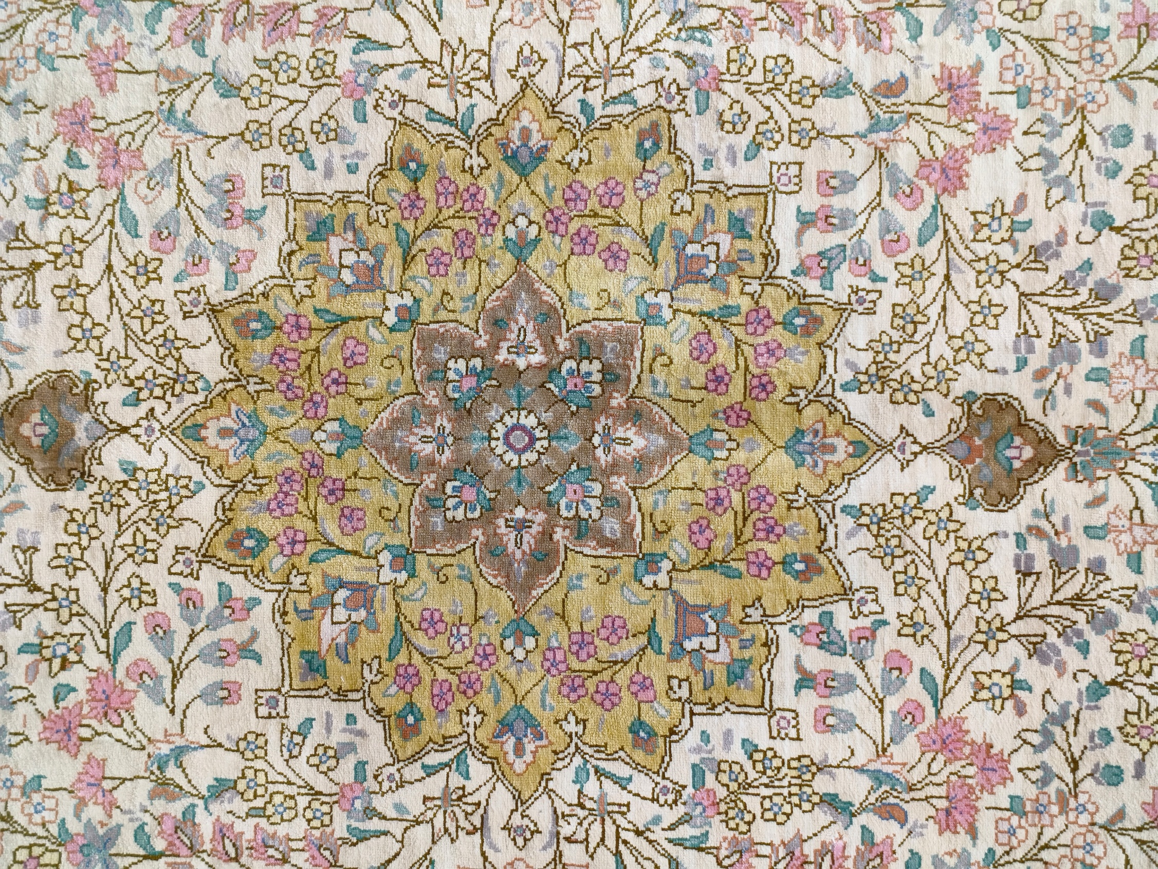 Ghom Silk Imperial