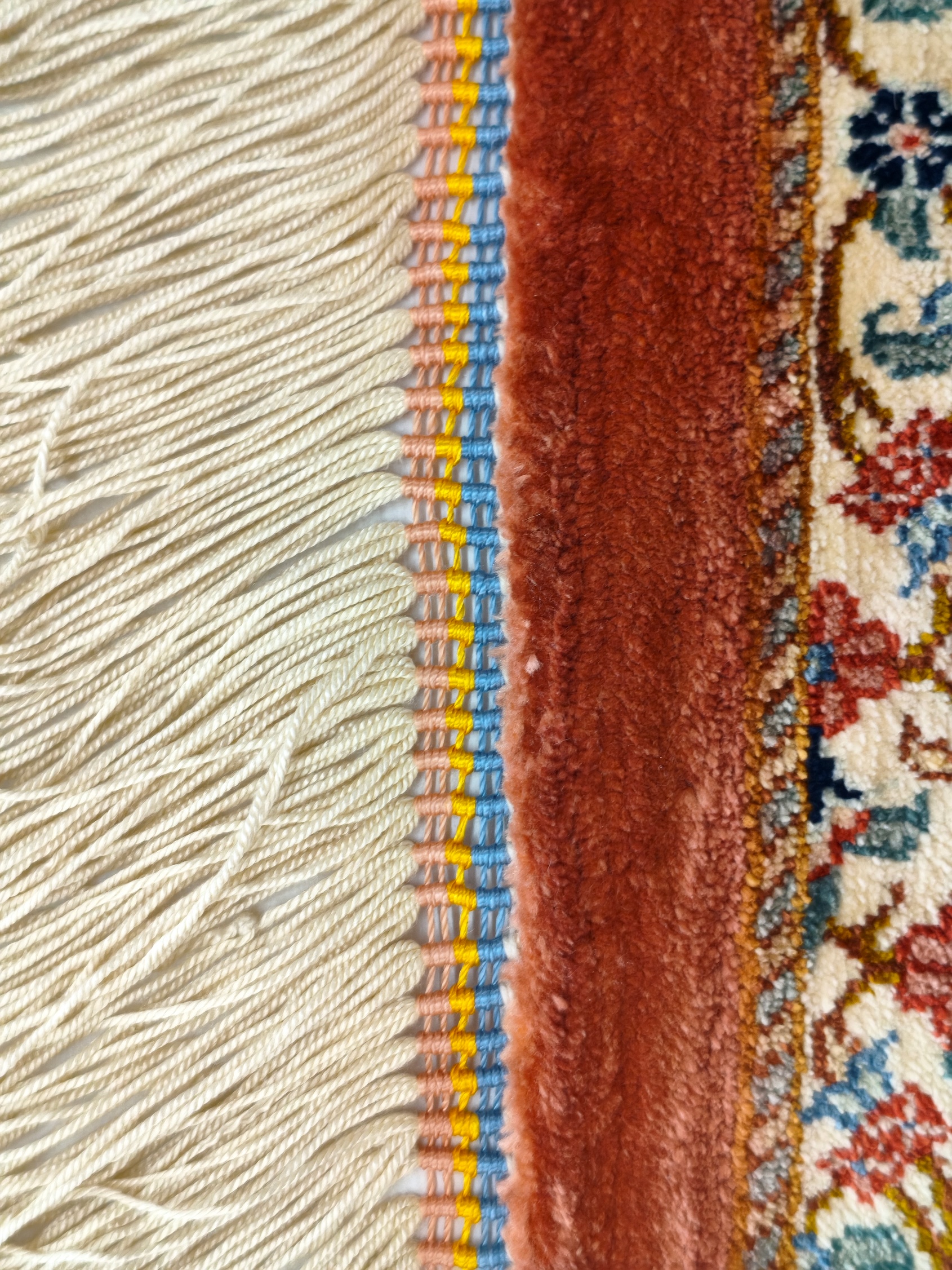 Ghom Silk Royal