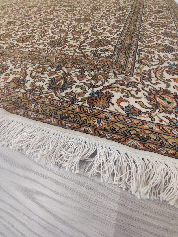 Kashmir Silk Exclusive